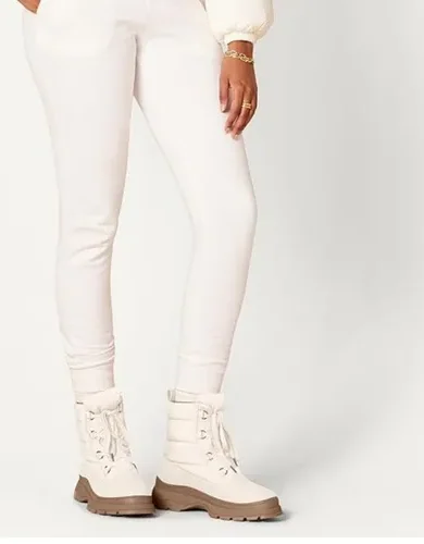 Amazon Essentials Women's Lace Up Puffer Snow Boots